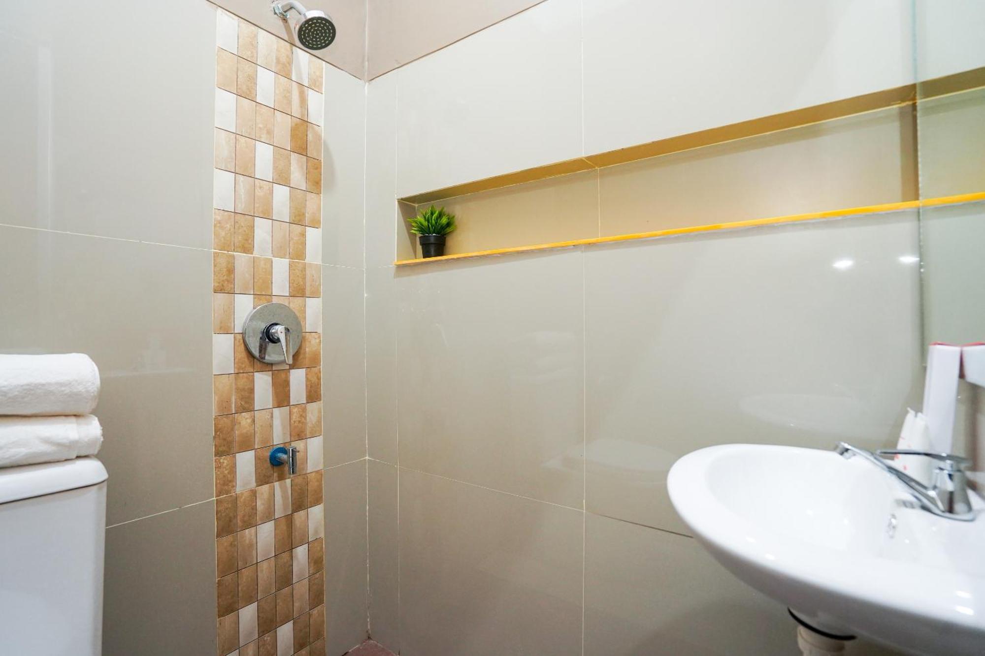 Hotel O Surabaya Near Surabaya Town Square Formerly Kupang Gunung Residence Zewnętrze zdjęcie
